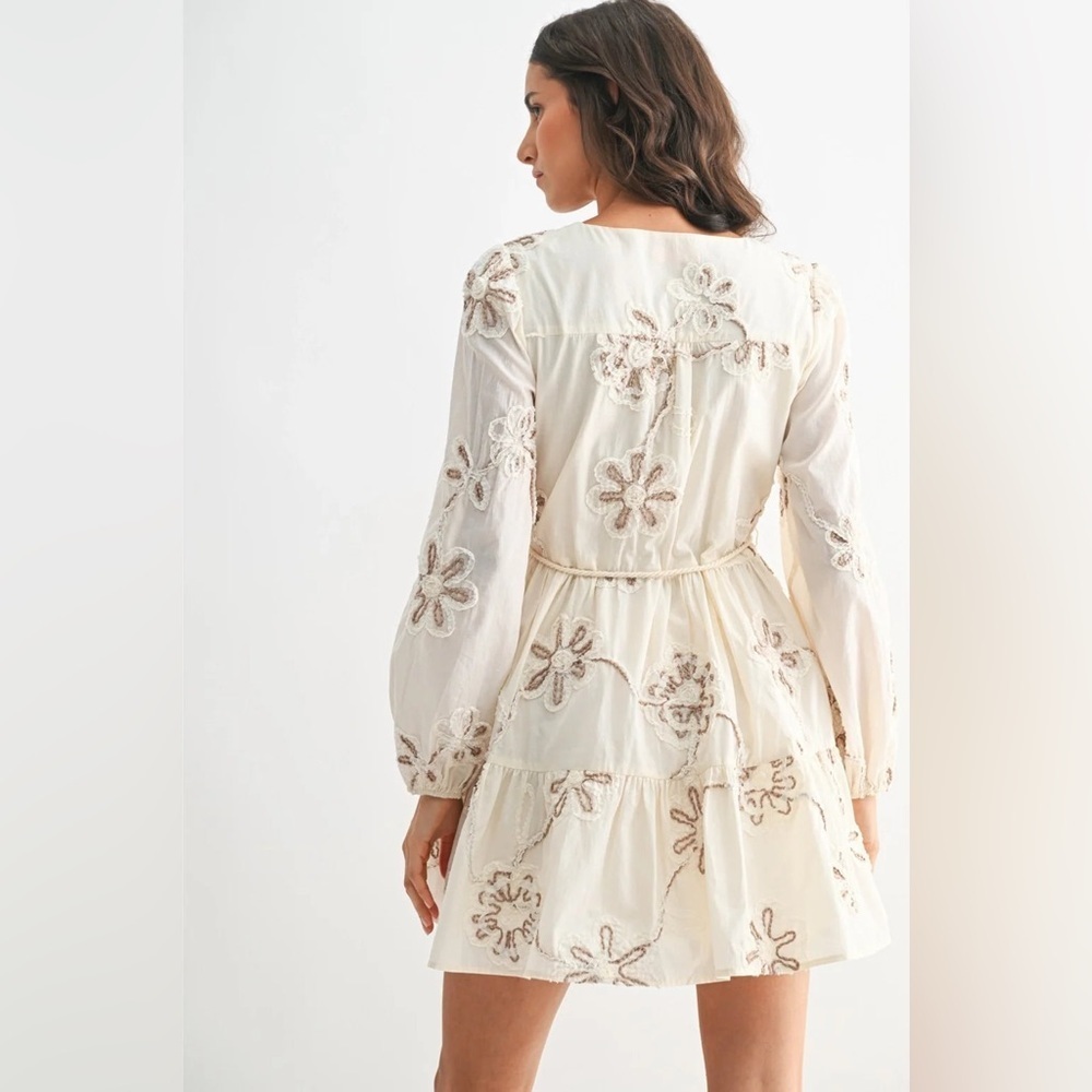 Camellia Isla Embroidered Dress NWOT, sz : small - Picture 3 of 15